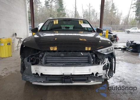 2019 Audi E-Tron Premium Plus z USA, uszkodzony, nr VIN WA1VAAGE4KB006007